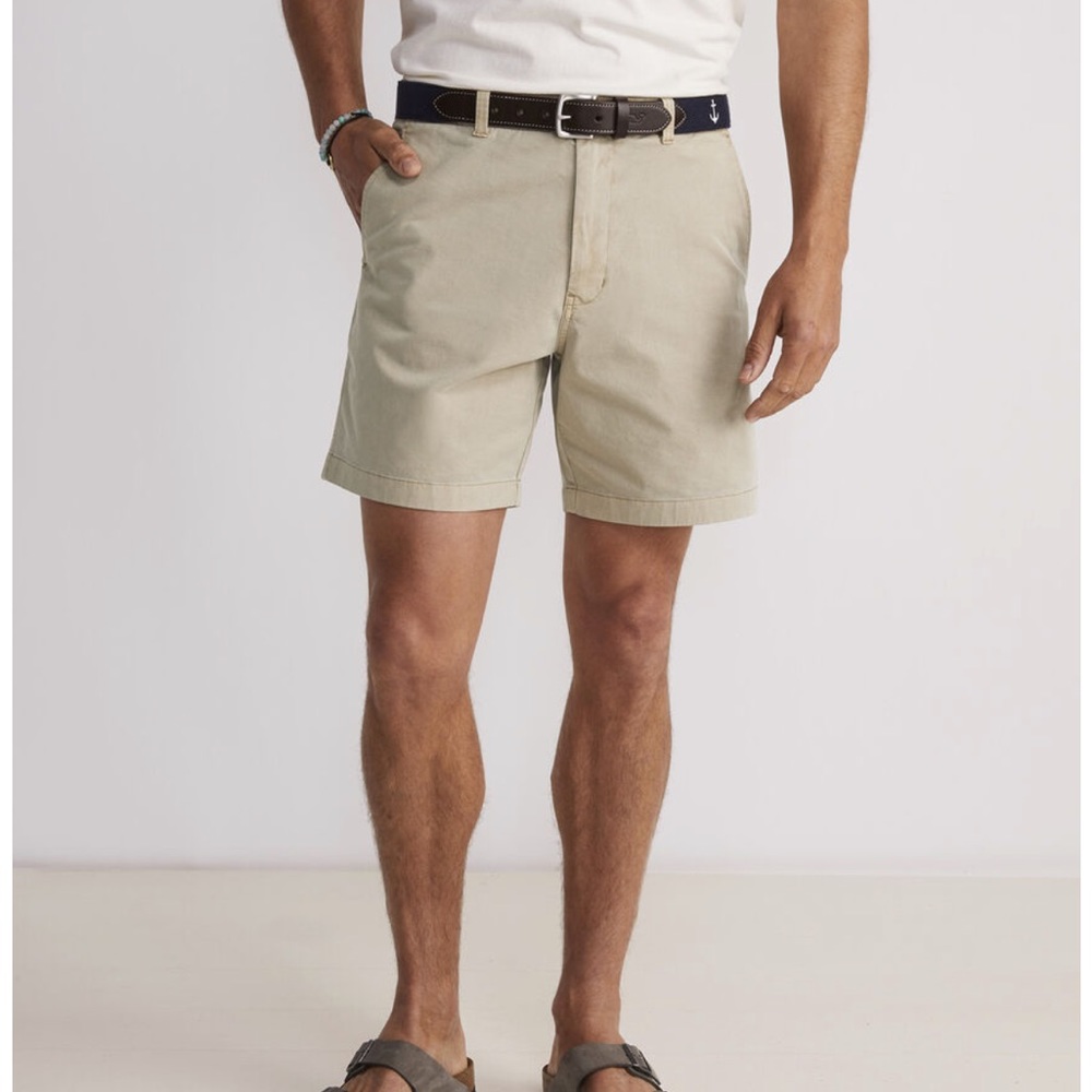Size 33 Vineyard Vines 7” Island shorts khaki